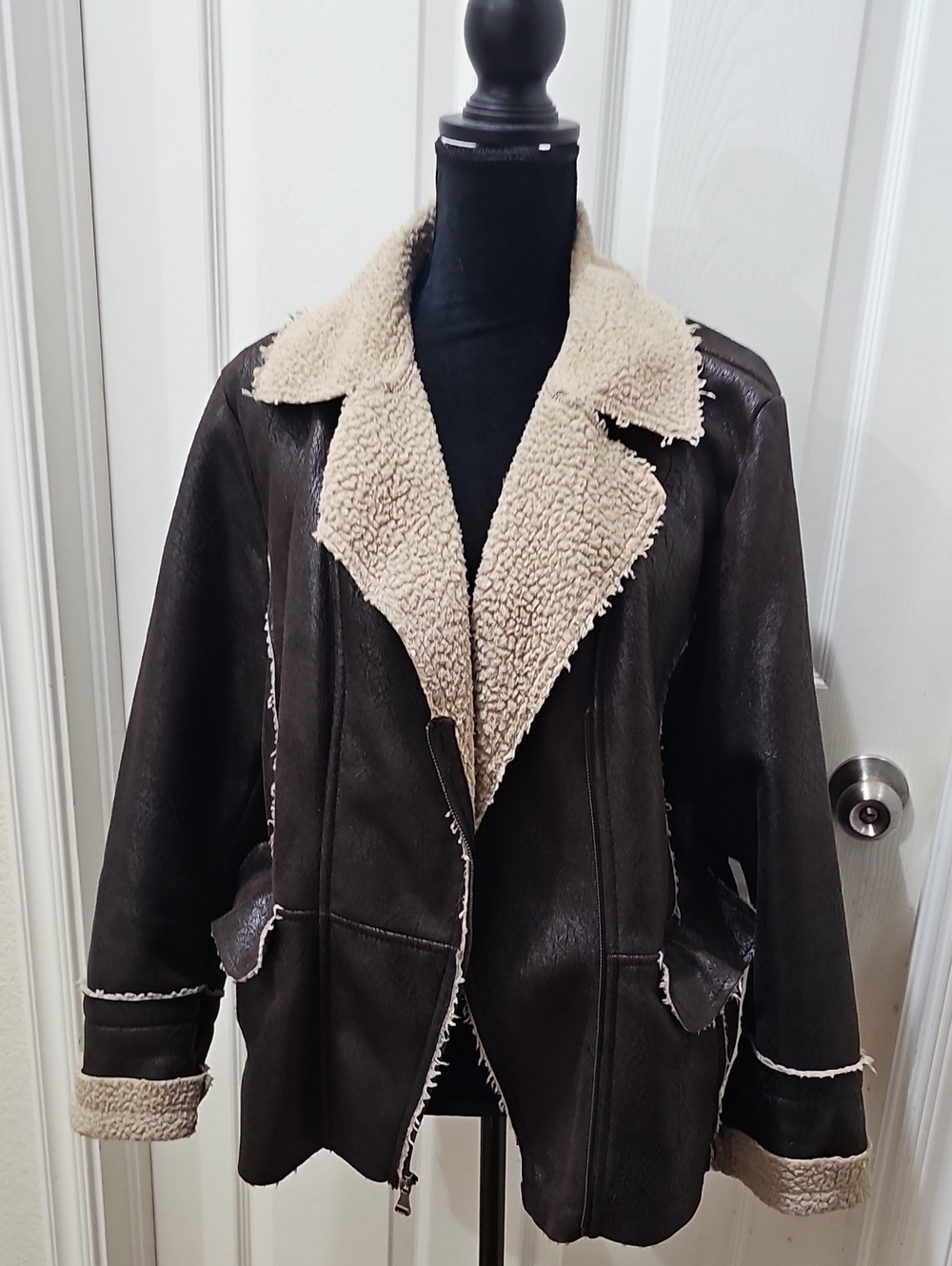 Womens Shearling-Lined Dark Brown Jacket with Cream Collar XL